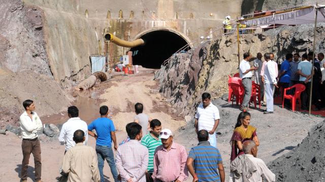 India boort tunnel naar