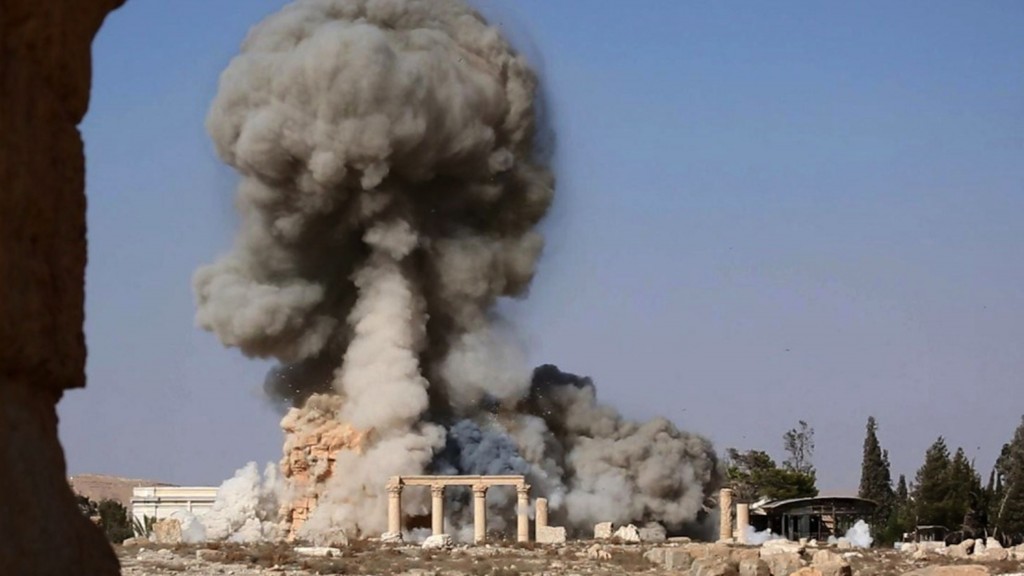 IS blaast zuilen met vastgeketende mensen op in Palmyra