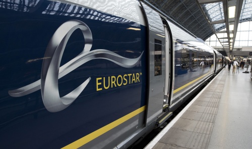 2014-11-13 09:29:20 epa04487753 The new Eurostar e320 train stands at Kings Cross St Pancreas Station during the unveiling in London, Britain, 13 November 2014. The train, which will go into service at the end of 2015, was unveiled as Eurostar celebrates its 20th anniversary.  EPA/WILL OLIVER