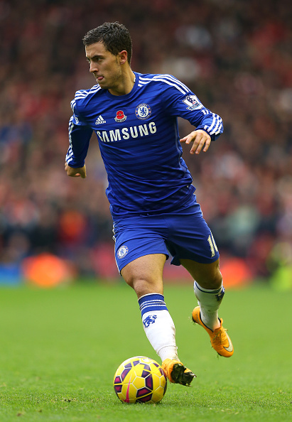 LIVERPOOL, ENGLAND - NOVEMBER 08:  Eden Hazard of Chelsea runs with the ball during the Barclays Premier League match between Liverpool and Chelsea at Anfield on November 8, 2014 in Liverpool, England.  (Photo by Alex Livesey/Getty Images)