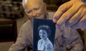 Second world war veteran reunited with girlfriend after 70 years