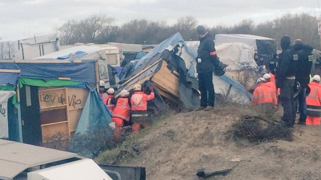 EU migrant crisis France starts clearing Calais 'Jungle'