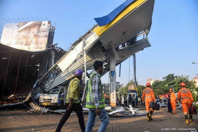 15-Arrestatie na dodelijk ongevalmet reclamebord in Mumbai