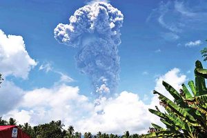 15-Vulkaan-barst-opnieuw-uit-in-Indonesië