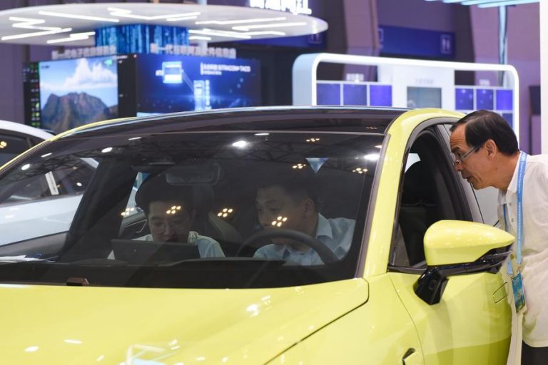 (240523) -- CHONGQING, May 23, 2024 (Xinhua) -- People look at a vehicle during the Sixth Western China International Fair for Investment and Trade in Chongqing International Expo Center in southwest China's Chongqing Municipality, May 23, 2024. With the theme of "New Western China, New Manufacturing, New Services", the fair is held from May 23 to 26 in Chongqing. (Xinhua/Zhang Ziyu)