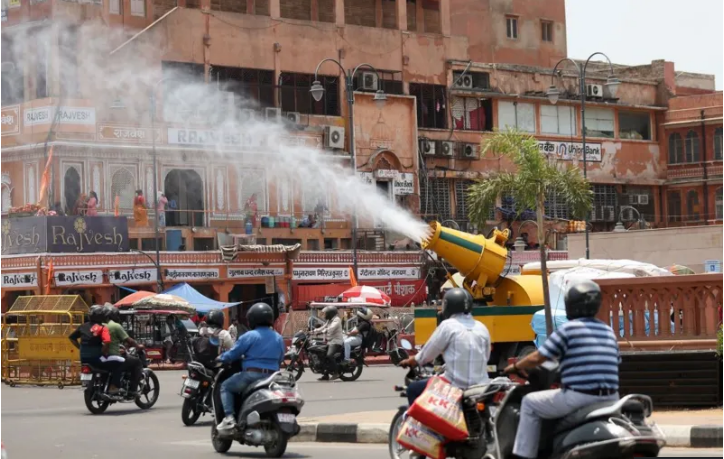 Delhi sizzles as temperatures cross 45C