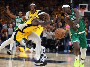 Holiday helpt Celtics aan derde overwinning op Pacers