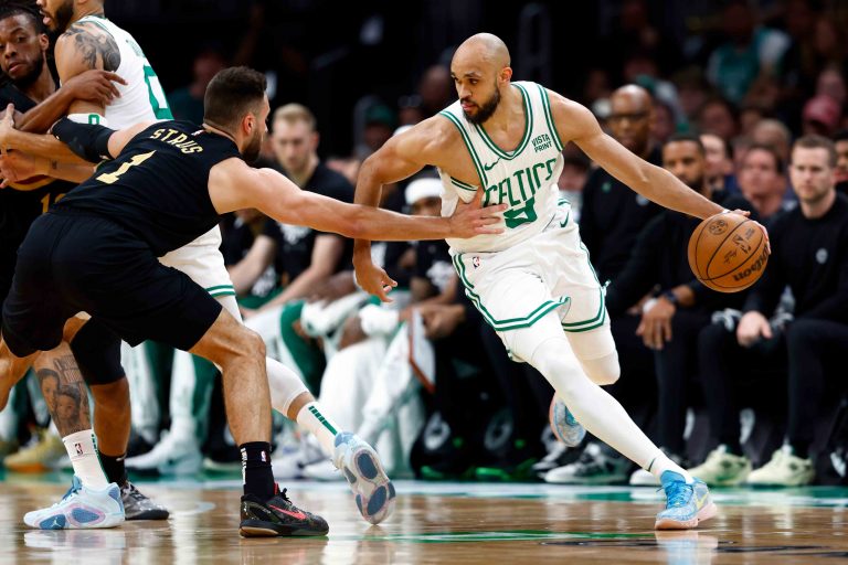 White-helpt-Celtics-aan-overwinning-met-driepunter