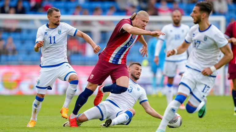 Noorwegen neemt de pet af voor Haaland na nieuwe hattrick