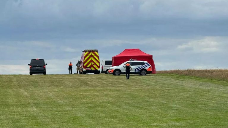 04.00 uur Vrouw komt om bij parachutesprong