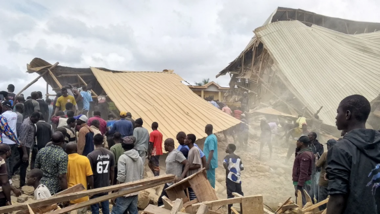 1 21 people die as school building collapses in Nigeria when students were taking exam