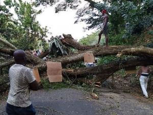 2 Junction main road blocked as residents protest for electricity