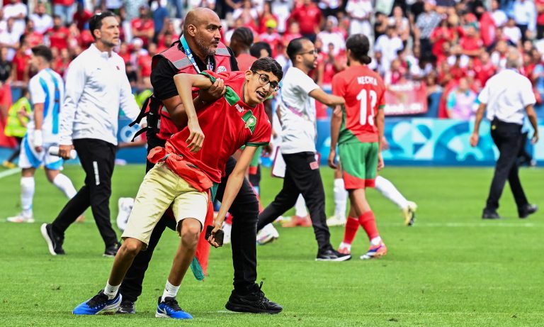 (22.00 uur) Chaos in eerste wedstrijd van de Olympische Spelen