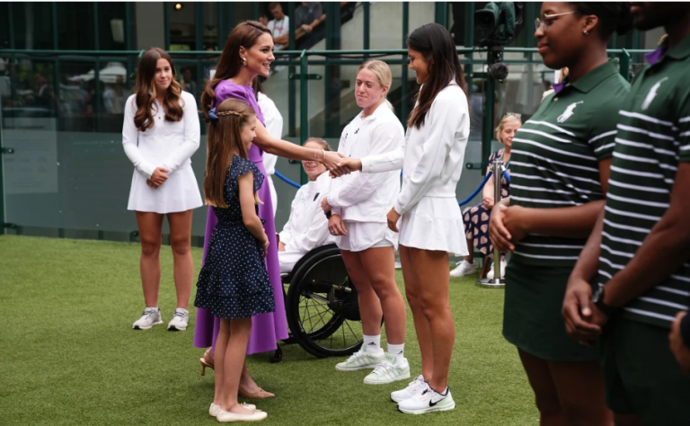 3 Princess of Wales receives standing ovation from Centre Court crowd