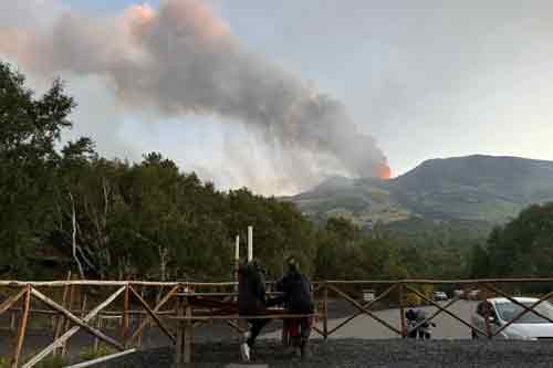 3-Sicily-closes-airport-as-Etna-and-Stromboli-volcanoes-erupt