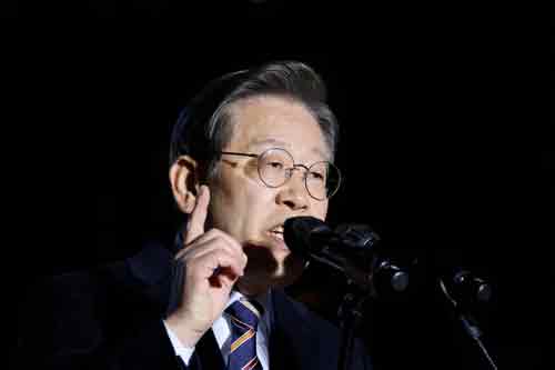 5-Man-who-stabbed-South-Korea-opposition-leader-gets-15-years-in-jail