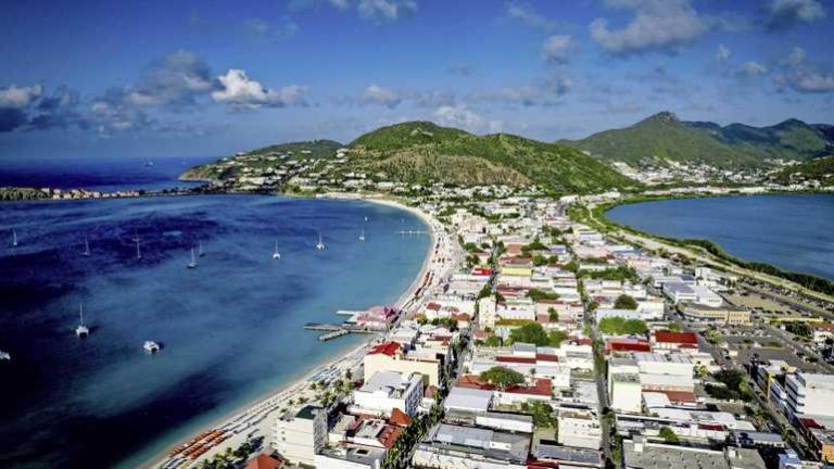 1 (Direct) Politie op Sint-Maarten krijgt extra bevoegdheden voor fouilleren