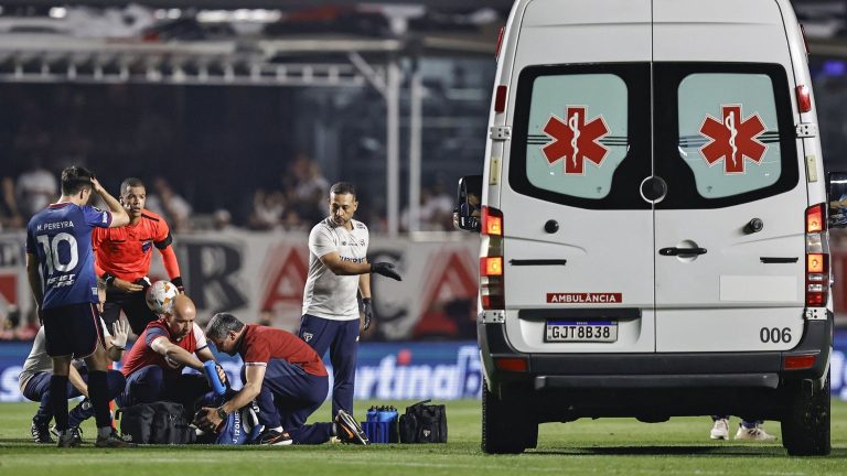 12.00 Uruguayaan Izquierdo zakt in elkaar op voetbalveld