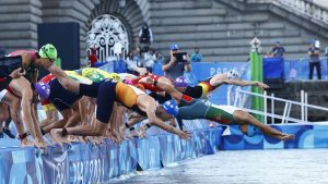 (16.00 uur) Zinderende finale bij veelbesproken triatlon