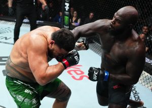 PERTH, AUSTRALIA - AUGUST 18: (R-L) Jairzinho Rozenstruik of Suriname punches Tai Tuivasa of Australia in a heavyweight fight during the UFC 305 event at RAC Arena on August 18, 2024 in Perth, Australia. (Photo by Jeff Bottari/Zuffa LLC)