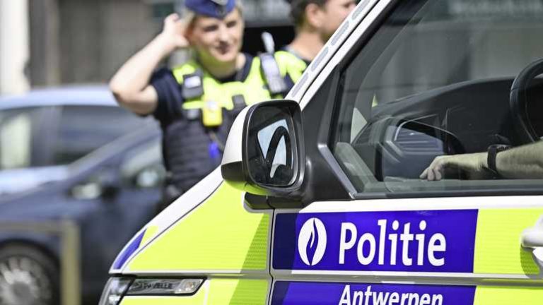 2 (00.00 uur) Auto rijdt in op jongeren die op pleintje zitten in België ’Vijf zwaargewonden’