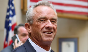 2 (13.00 uur) Robert F Kennedy Jr withdraws presidential bid in Arizona