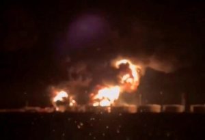 2 (18.00 uur)Fire rages at oil depot in Russia