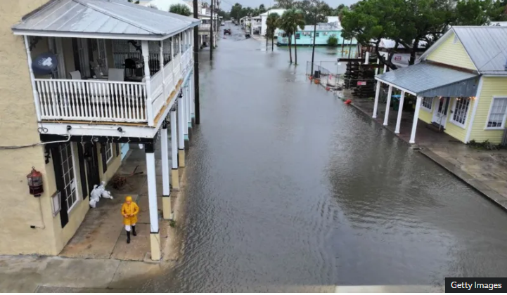 3 (15.00 uur) Deadly Tropical Storm Debby takes aim at historic southern cities