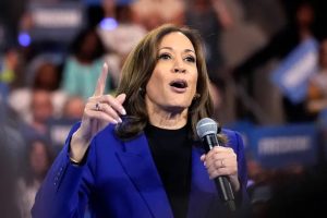 3 (19.00 uur) Kamala Harris sets fundraising record with