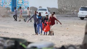 3 (21.00 uur) Tientallen doden en gewonden na terreuraanval op strand Somalische hoofdstad