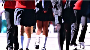 5 (20.00 uur) Texas school bans all-black outfits, citing 'mental health'