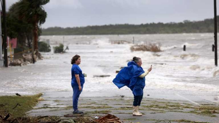 6 (00.00 uur) Orkaan Debby boven Florida afgezwakt tot tropische storm