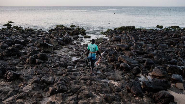 1 (00.00 uur) Boot met 30 lichamen gevonden voor kust van Senegal