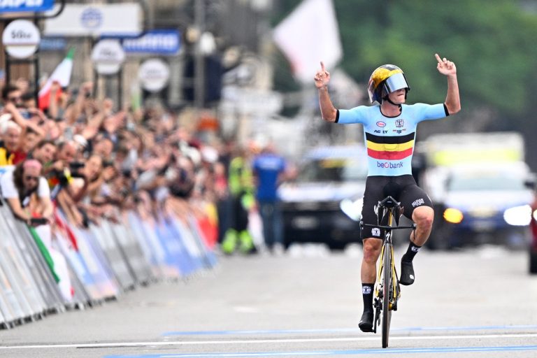 13.00 Remco Evenepoel maakt favorietenrol waar en prolongeert wereldtitel