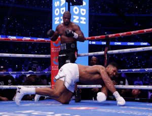 16.00 Dubois slaat Joshua knock-out en grijpt wereldtitel02