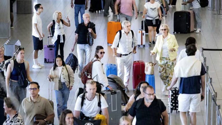 2 (14.00 uur) Schiphol verwerkt 6,4 miljoen