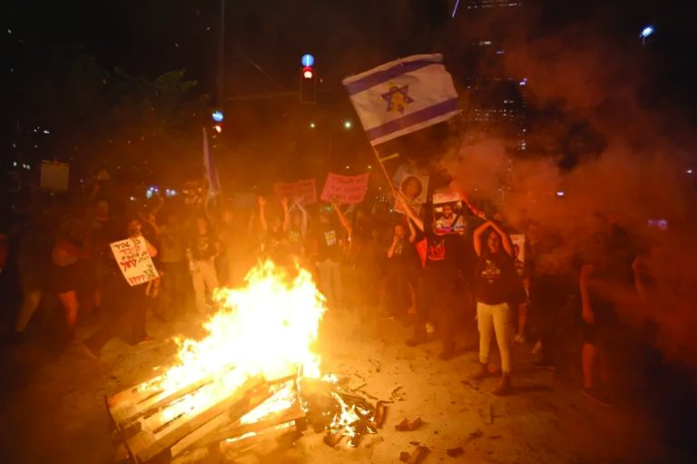 2 (16.00 uur) Israeli protesters bring Tel Aviv to a halt cr