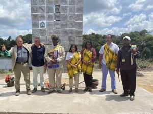 4 Boekoe Monument staat er