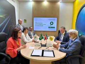 4 Staatsolie en Petrobras ondertekenen