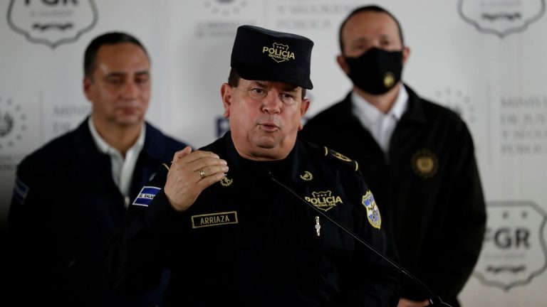 Politiehoofd El Salvador met fraudeverdachte omgekomen