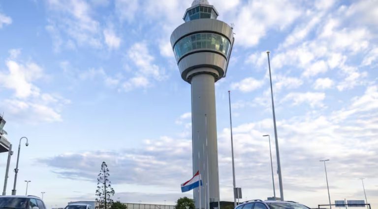 4 (22.00 uur)Schiphol verhoogt havengelden met