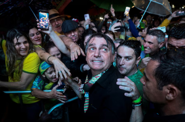 5 (02.00 uur) Bolsonaro's party set on running