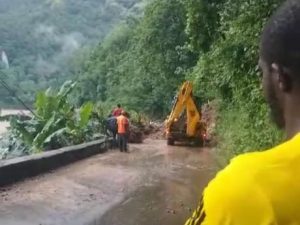 6 ()4.00 uur)Work to resume to clear landslides