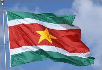 Surinaamse vlag wappert na jaren weer op Fred Murrayschool | Times of Suriname – grootste landelijke van Suriname