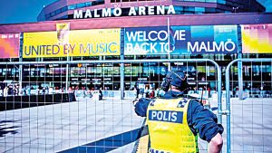 15-Malmö-zet-zich-schrap-voor-tienduizenden-demonstranten-tegen-Israël-op-Songfestival-Een-van-de-grootste-politie-inspanningen-ooit-in-Zweden