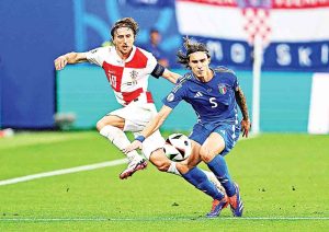 08-Italië-schiet-scorende-Modric-naar-huis