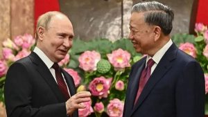 2 Putin vows deeper ties with Vietnam in visit criticised by US