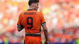Weghorst-maakt-twee-doelpunten-in-gewonnen-oefenduel-Oranje