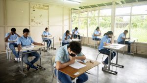 6 Examen vierde klas mulo en leerjaar 11 aangevangen