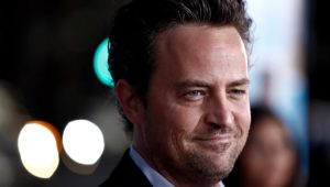 5 (zondag, 09.00 uur) Doctor charged in connection to Matthew Perry